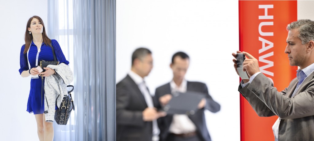 texte alternatif reportage photo corporate, des hommes et des femmes travaillent, des affaires se concluent, Huawai entreprise de telephonie, des photographes qui suivent l'evenement, mettre en image les conferences et les reunion de travail, les homme en costume et cravate se donne un poignee de main, se serre la main, conclus une affaire, un contrat d'homme d'affaire, business, businessman working girl, bleu blanc rouge